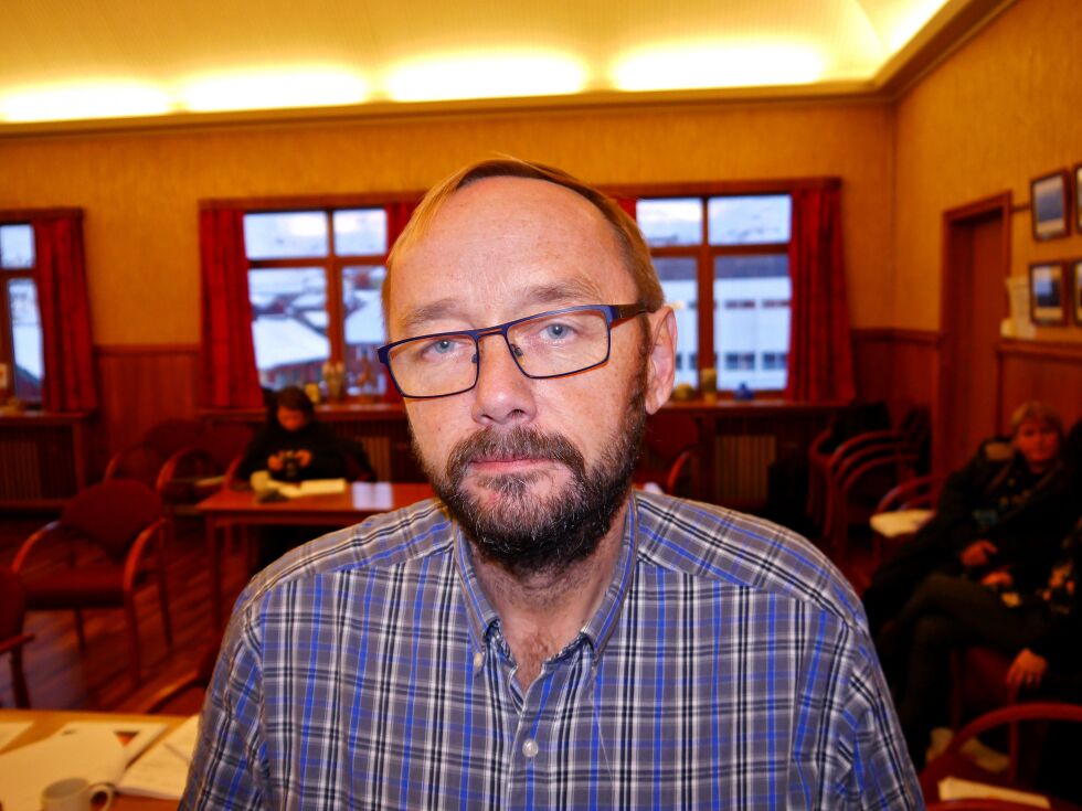 Høyres gruppeleder i Nordkapp kommunestyre, Lars Helge Jensen, var en av de som stilte seg kritisk til kommuneadministrasjonens opplegg for økt pengebruk til flerbrukshallen i Honningsvåg.
 Foto: Geir Johansen
