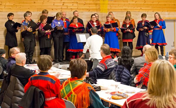 Jubileumsmarkering med fullsatt sal