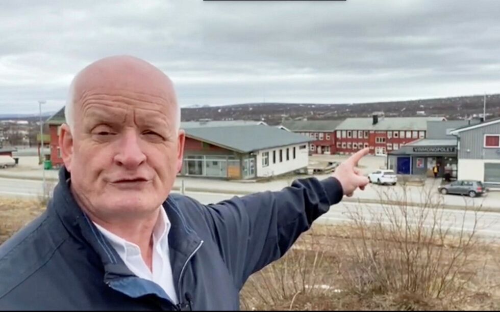 Bar­ne­verns­ak­ti­vist Rune Far­dal bru­ker Face­book og You­Tube for å få ut sitt bud­skap om bar­ne­vern som ikke fun­ge­rer. Der dri­ver han «Fa­mi­lie­ka­na­len». Her er fra en av sen­din­ge­ne hans fra Kau­to­kei­no lagt ut i mai. Skjerm­dump.