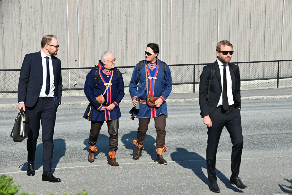 Klar for en ny runde i retten: Torstein Appfjell og Nils- Anders Appfjell sammen med sine advokater Svein Steinfeld Jervell og Pål Gude Gudesen.
 Foto: Irmelin Klemetzen