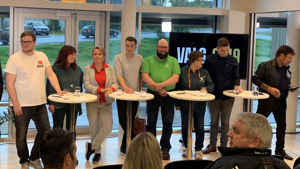 Lars O. Stensvold (Rødt), Sylvi J. Johnsen (SV), Aina Borch (AP), Hans Magnus Thunestvedt (TLP), Jon Nikolaisen (SP), Margoth Thomassen (V), Jonas Sørum Nymo (H) og Torbjørn Pettersen (FrP) stiller alle som ordførerkandidater for sine respektive partier.
 Foto: Lars Birger Persen