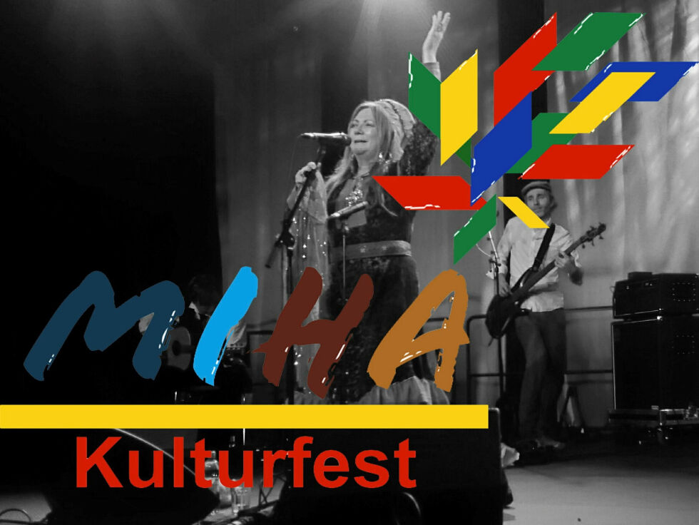 Mari Boine er «headliner» under årets Mihá kulturfest. Hun stilte opp gratis i den store Mihá-konserten i 2018, som Árran lulesamisk arrangerte som et positivt tiltak etter en tung tid i kjølvannet av avsløringene av overgrepene i Tysfjord, med stolthet, pågangsmot og et ønske om å se fremover er stikkord. Det lulesamiske ordet mihá betyr stolthet. Nye Hamarøy kommune, som også omfatter vestsida av gamle Tysfjord og kjerneområdet for det lulesamiske, har plukket opp mihá-begrepet bruker det i kulturarbeidet. Foto: Steinar Solaas og Mihá-logo av Hamarøy frivillighetssentral