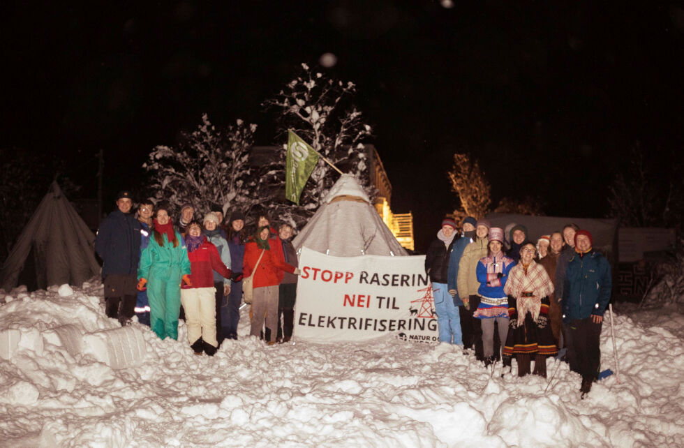 Over 30 aksjonister fra hele landet har samlet seg på aksjonscamp på Skaidi for å markere motstand mot elektrifiseringen av Melkøya.
 Foto: Rasmus Madsen Berg