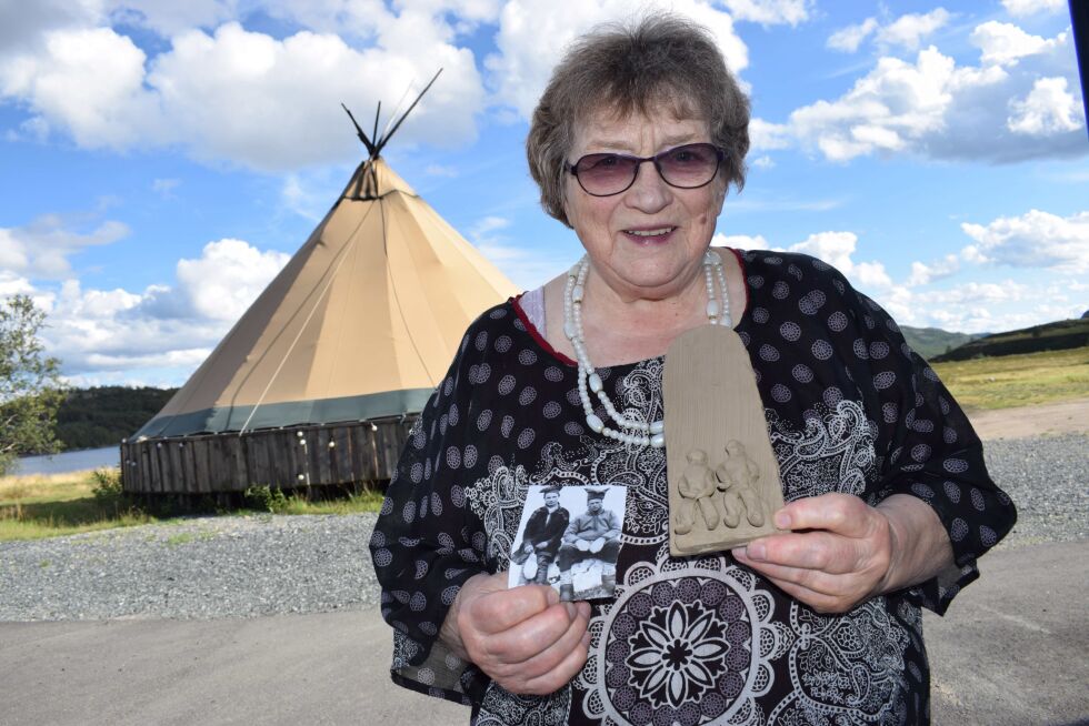 Olaug Bye Gamnes startet lørdag offisielt innsamlingsaksjonen for monument til heder for de samiske polarheltene.
 Foto: Birgitte Wisur Olsen