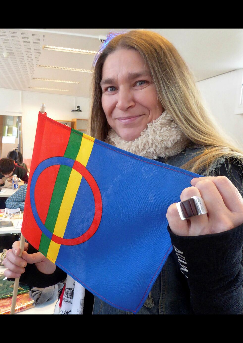 Lene E. Westerås i Foreninga samiske forfattere/Searvi sámi girječálliide er fornøyd med at den nye foreninga har fått fadderansvar for de første samiske lesekoiskene.
 Foto: E. Lindner