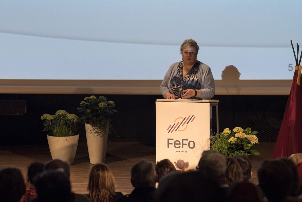 Statsminister Erna Solberg holdt fredag tale i kultursalen i Lakselv, i anledning tiårsjubileet til Finnmarkseiendommen (FeFo).
 Foto: Marius Thorsen