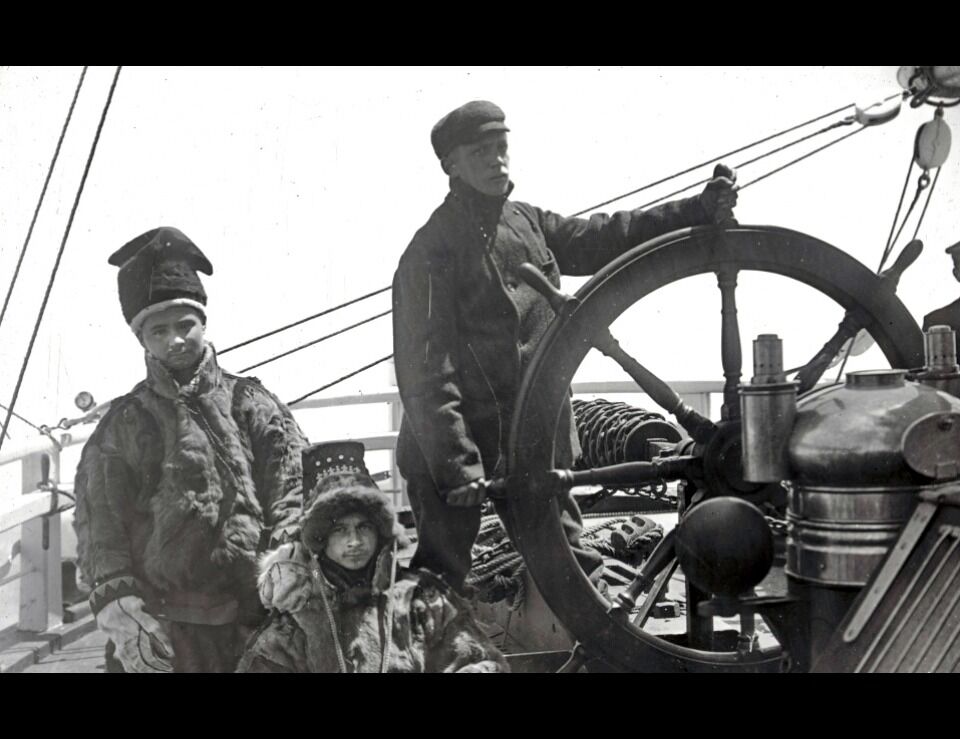 Per Savio, Ole Must og Kolbein Ellefsen om bord i Southern Cross 1898-1900
 Foto: Norsk Polarinstitutt
