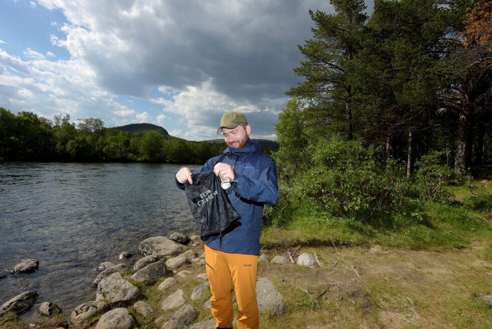 Klima- og miljøminister Sveinung Rotevatn vil gjennomgå motorferdselloven. Her avbildet under et besøk i Stabbursdalen i sommer. Foto: Lars Birger Persen