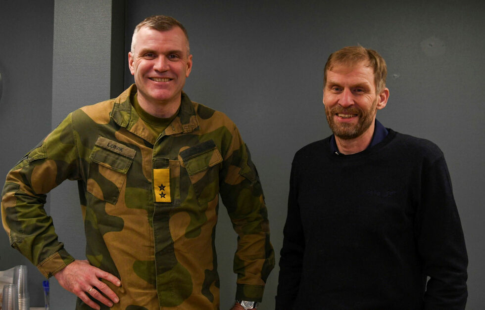 – Finnmark er et sted vi satser i, det er det ikke tvil om, sier Sjef Hæren Lars S. Lervik. Ordfører Jo Inge Hesjevik opplevde hærsjefen som lyttende og aksepterende i forhold til de utfordringene han løftet frem på vegne av Porsanger kommune.
 Foto: Irene Andersen