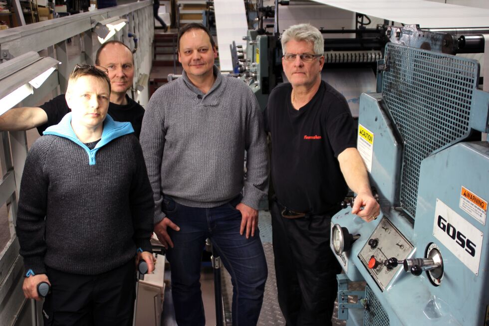 For trykkerne Stig Heiskala (fra venstre), Ronald Henriksen, Tor Mikael Monsen og Thomas Aasa var det er trist dag da Finnmarken fredag ble trykket for siste gang i avishuset i Vadsø.
 Foto: Torbjørn Ittelin