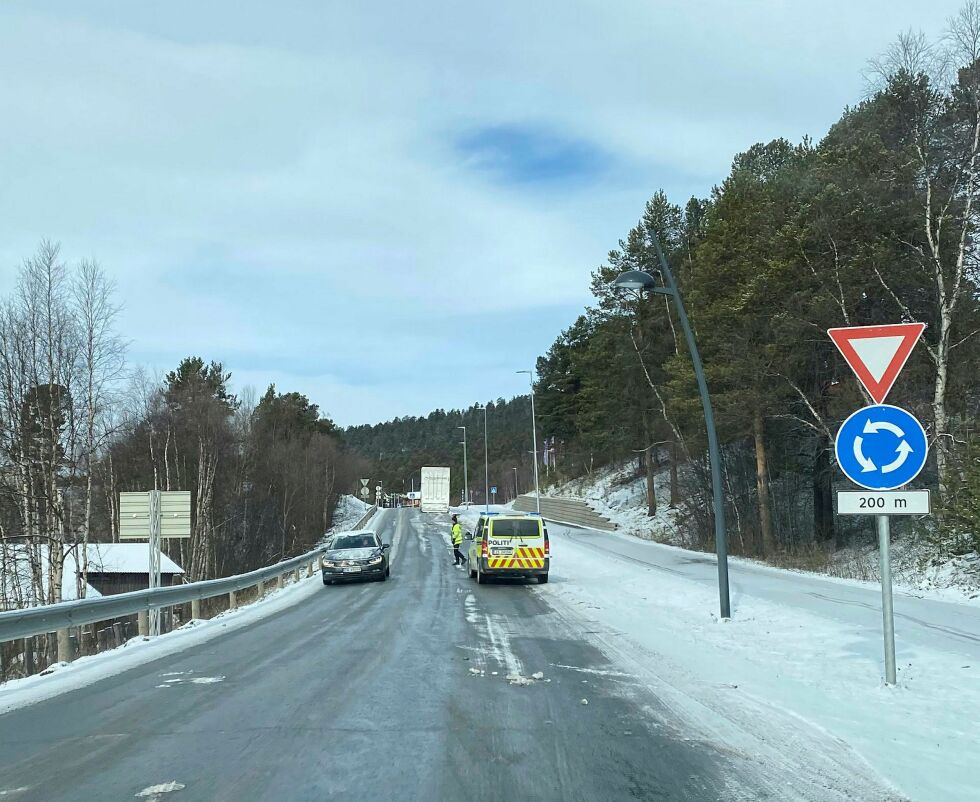 Her fikk trai­le­ren trøb­bel på vår­fø­ret.
 Foto: DAN ROBERT LARSEN/NRK SÁPMI