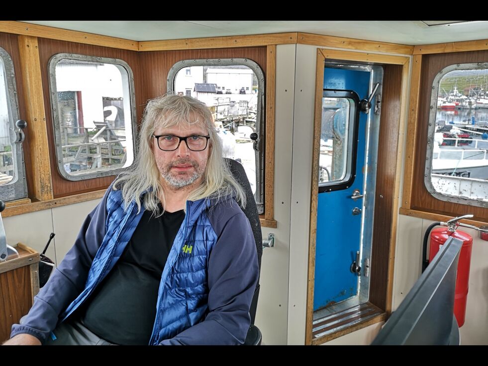 I BOKS: Alf Normann Hansen og SV har fremforhandlet en skriftlig avtale med Senterpartiet. Fra før har de også støtte fra Frp, og har dermed ett mandat flere enn Gamvik Arbeiderparti som har seks inne i det nye kommunestyret.
 Foto: Erik Brenli