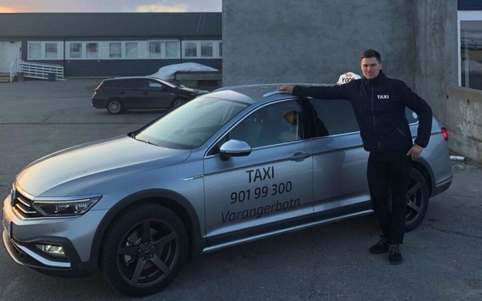 Marius Hjelm Mortensen er blant dem som skal kjøre den nye drosja i Nesseby, som eies av Frank Inge Sivertsen.
Foto: Privat