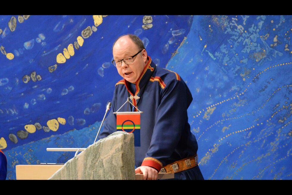 Sametingsråd Henrik Olsen (NSR) er fornøyd med å ha oppnådd et mål som Sametinget har jobbet med i årevis.
 Foto: Steinar Solaas