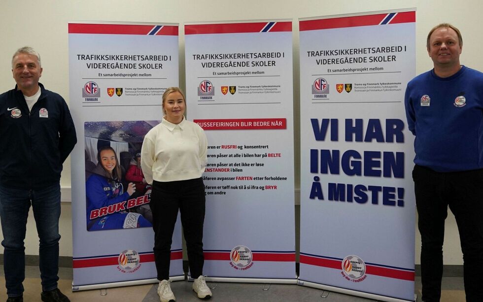 Trafikksikkerhetsansvarlig i Finnmark fotballkrets, Paul Erling Andersen (til venstre), fylkesråd for samferdsel i Troms og Finnmark fylkeskommune, Agnete Masternes Hanssen (Ap) og daglig leder i Finnmark fotballkrets, Roger Finjord samarbeider om trafikksikkerhet i Finnmark. 
Foto: Aleksander Johansen