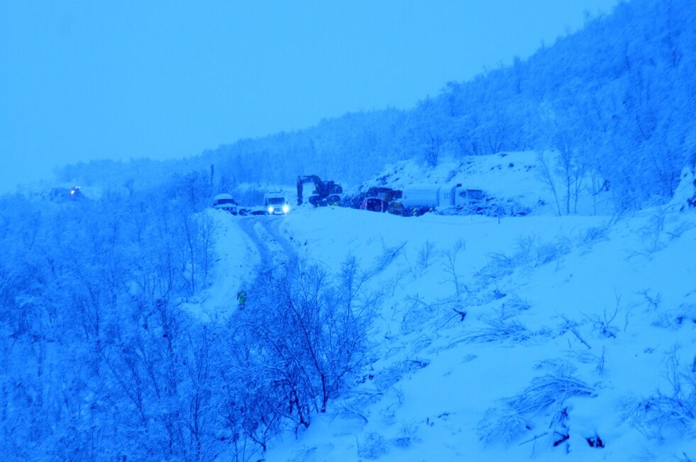 Tarmfjordbakken på fylkesvei 98 i Tana er en av veistrekningene som har blitt oppgradert i 2016.
 Foto: Arkiv