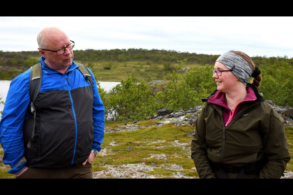 Olderfjord idretts- og bygdelag, her representert ved nestleder Roy Anders Pedersen og styremedlem Karina Lind, arbeider for at flere lokale og hyttefolk skal benytte seg av turstiene og komme seg ut i naturen.
 Foto: Irene Andersen