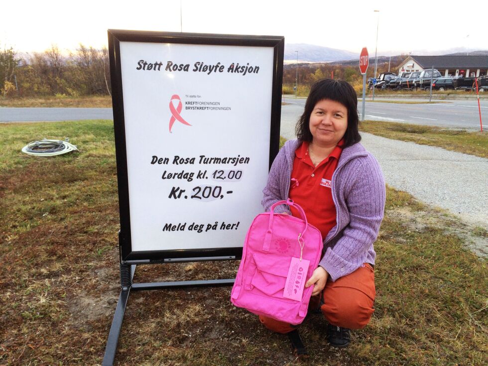 Ann-Karin Steinli har erfaring med brystkreft både som veldig nær pårørende og som pasient, og håper på stor oppslutning om den rosa turmarsjen i Lakselv lørdag, til inntekt for brystkreftforskning.
 Foto: Sonja E. Andersen
