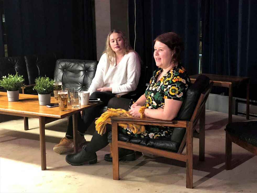 Repparfjorden, vold i hjemmet, feminisme og queer Sápmi var kveldens tema da Anna Hagland (til høyre) og Erle Sæther (til venstre) inviterte til samtale om samiske rettigheter. foto Hannah Persen