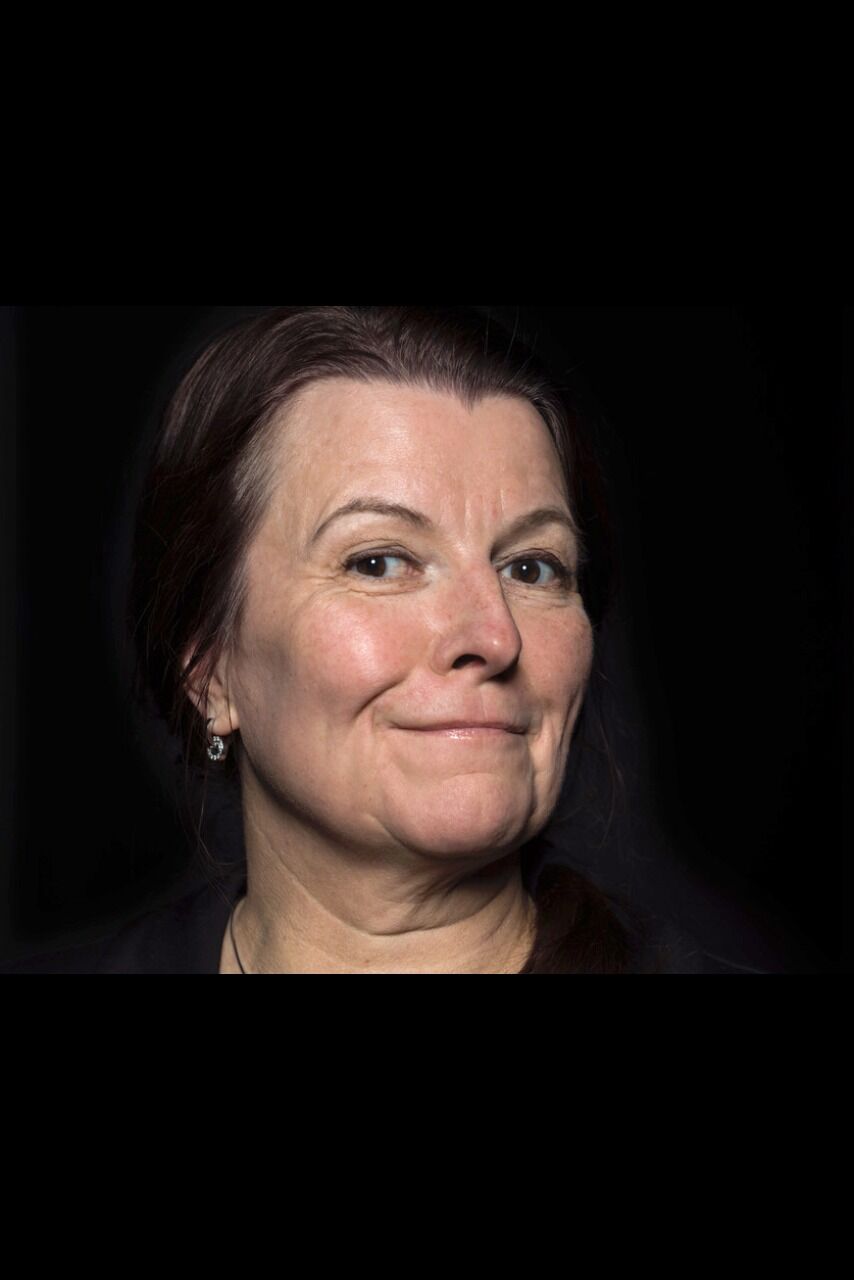 Regissør Bente S. Andersen har tatt med seg et knippe medlemmer fra Samovarteateret i Kirkenes til Hamburg for å delta på en teaterfestival.
 Foto: Pressefoto