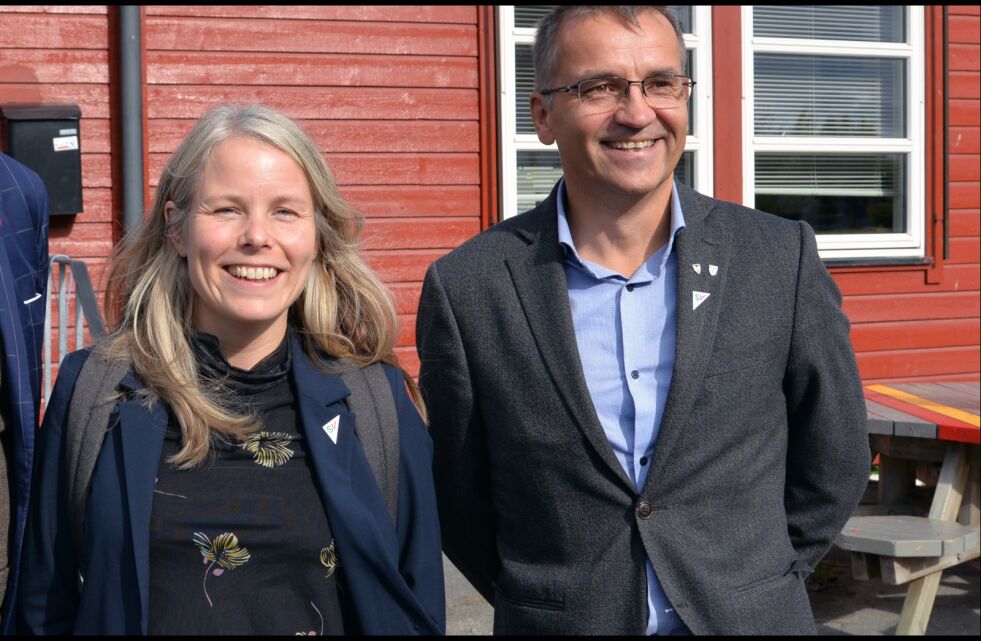 Nestleder i SV, Kirsti Bergstø, og partiets topp i Tjeldsund, Odd Are Hansen.
 Foto: Steinar Solaas