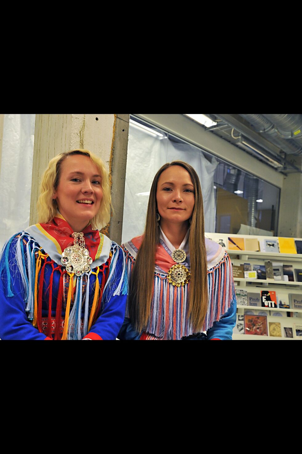 Elle Márjá Eira (til venstre) og Mai-Lis Eira på seminar om samfunnsengasjert film under filmfestivalen i Tromsø 2019.
 Foto: Erik Brenli