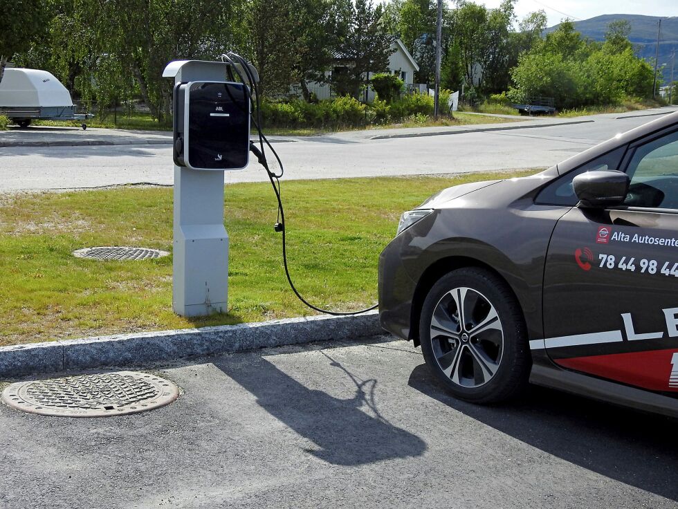 Hvor mye det koster å lade opp et batteri for en elbil varierer ut fra strømpris og størrelse på batteriet. Elbil-foreningen sier vel en hundrelapp i kostnad for et batteri på 110 kWh. 
Foto: Kristin M. Ericsson.