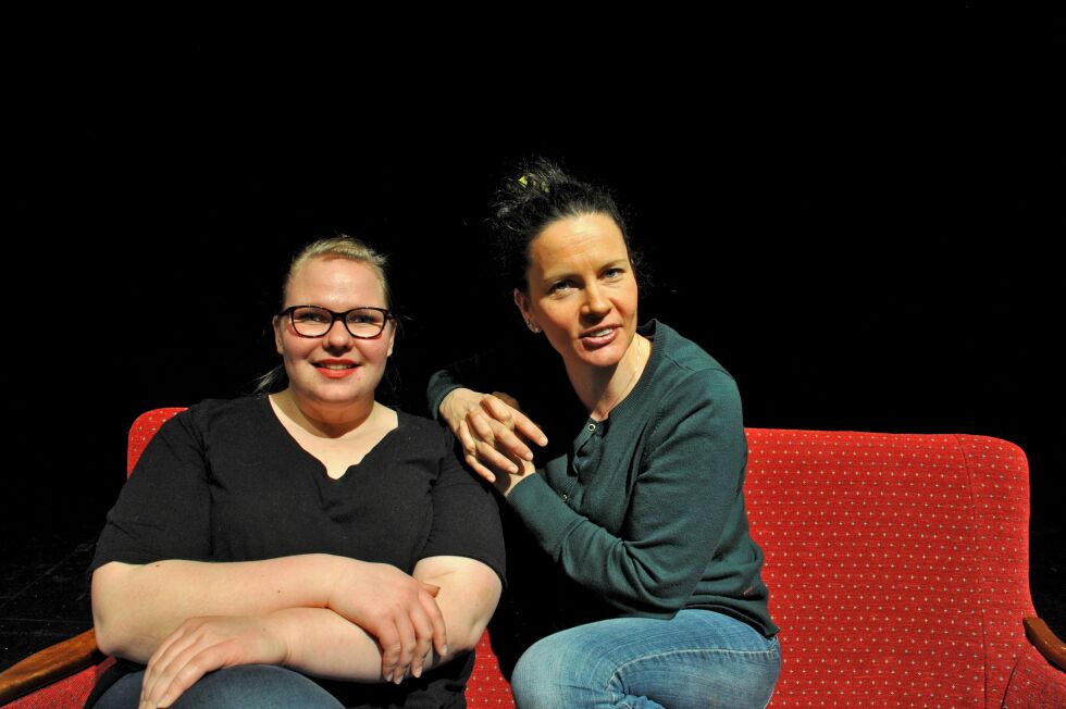 Prosjektleder Heta Kerokoski og dramalærer Ebba Joks lager jubileumsforestilling i anledning at Tana kulturskole fyller 20 år.
 Foto: Dennis Olsen