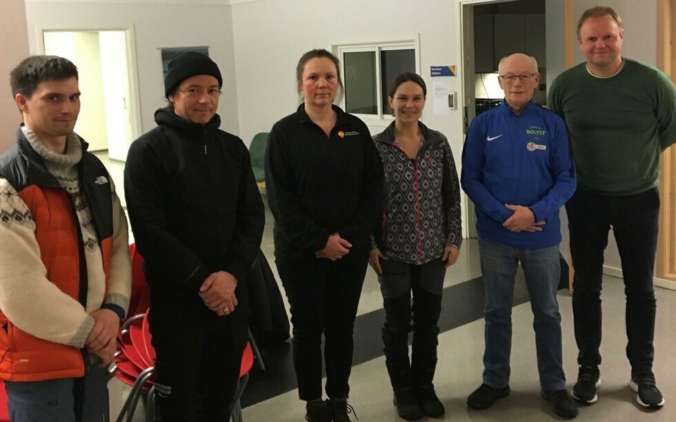 I Varanger Ballklubb håper man nå å få i gang større aktivitet, og sist torsdag var man i gang i form av et møte sammen med Finnmark fotballkrets. Fra venstre: Piera Jarre Smuk, Thomas Myrskog, Marina ingilæ, Hege Anita Roska Wikstad, John Samuel Nilsen, alle VBK, og Roger Finjord fra Finnmark fotballkrets.
FOTO: PRIVAT
