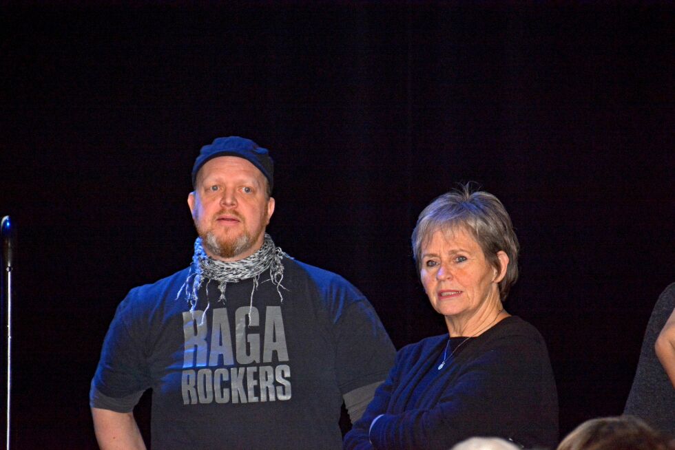 Redaktør i avisen iTromsø, Egon Holstad, intervjuet festivalsjef Martha Otte om årets TIFF-program.
 Foto: Elin M Wersland