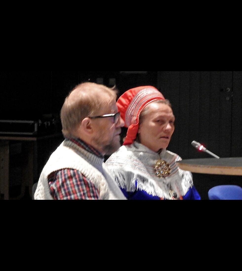 Prosjektleder Svein Lund og Karen Marie Eira Buljo under presentasjon av forprosjektet for natursenter 19.09.2018
 Foto: Basia G&#322;owacka