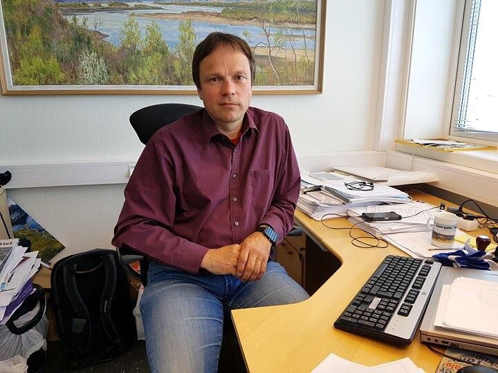 Ordfører Frank Ingilæ sier han regner med at administrasjonen allerede er i gang med å rette opp lovbruddene og avvikene fylkesmannen påpeker i sin rapport.
 Foto: Arkiv/Tom Hardy