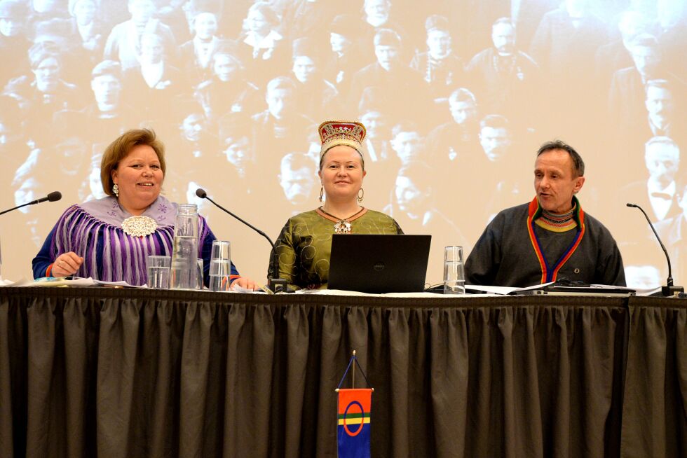 Sameparlamentarikerkonferansen ble ledet av de tre sametingspresidentene Vibeke Larsen fra Norge, Tiina Sanila-Aikio fra Finland og Håkan Jonsson fra Sverige.
 Foto: Steinar Solaas