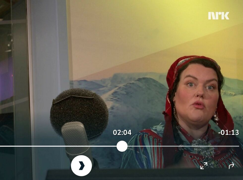 Her mister presidentkandidat Silje Muotka (NSR) besinnelsen under debatten.
 Foto: Skjermdump NRK Sápmi