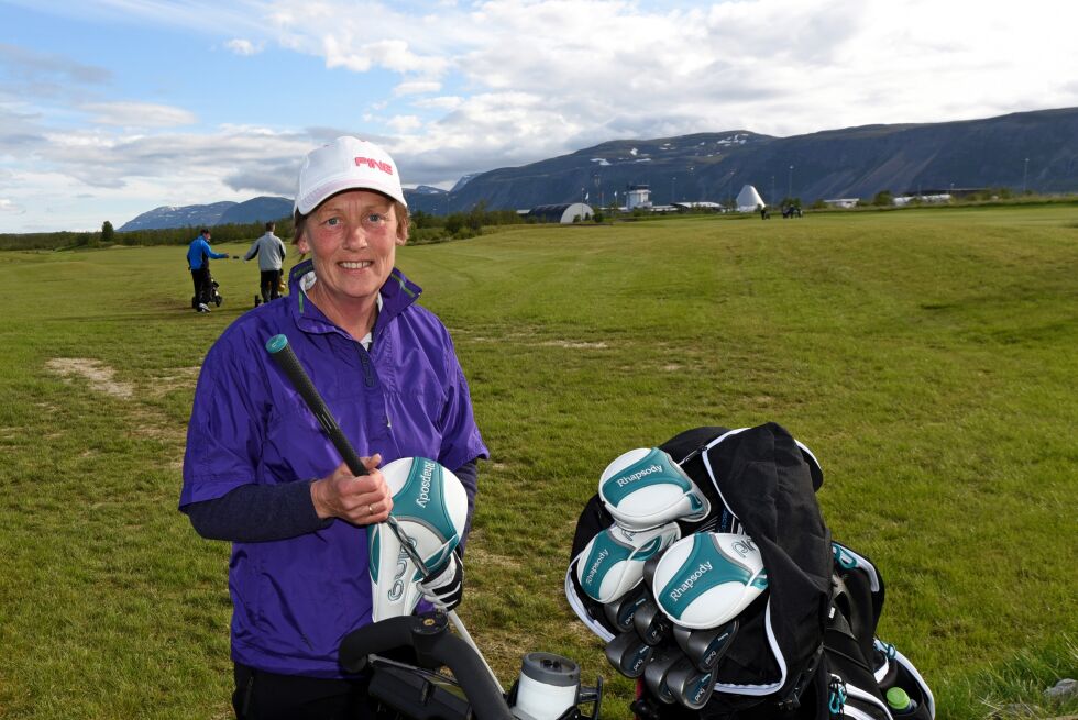 Northcape Golfclub holder til tett inntil Lakselv lufthavn Banak der de har en nihullsbane som har skapt stor begeistring blant brukerne. Leder Eli Rognmo er imidlertid alt annet enn begeistret for Avinors søknad om utvidet utslippstillatelse fra brannøvingsfeltet ved banen.
 Foto: Arkiv