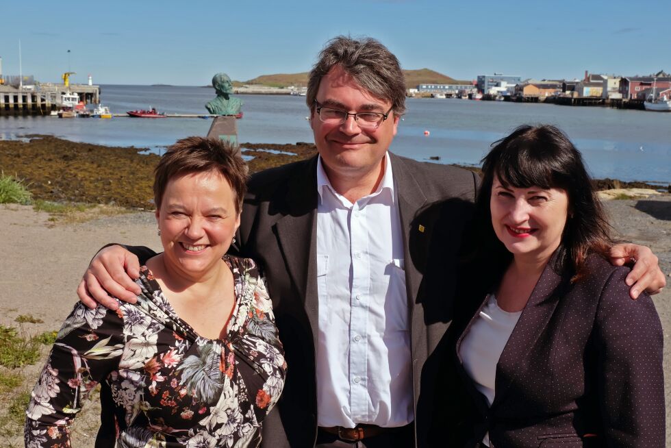 Det er et nært forhold mellom Finnmark fylkeskommune og Arkhangelsk oblast. Fra venstre Ragnhild Vassvik, Remi Strand og Irina Bazhanova.
 Foto: Bjørn Hildonen