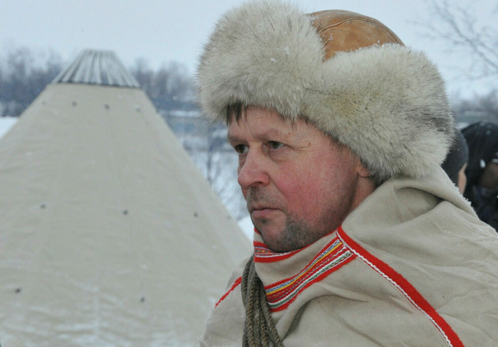 Ordfører og reineier Anders S. Buljo i Kautokeino gir gruvefri-garanti i Bied­jo­vág­gi. 
– Kommunestyret etterkommer garantert ikke Arctic Minerals sine planer om gruvedrift, sier Buljo.
 Foto: Rita Heitmann