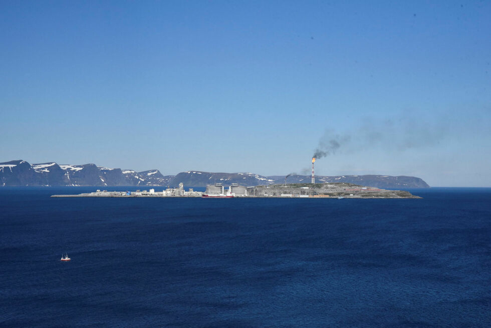 Melkøya er ett av Nor­ges stør­ste punkt­ut­slipp. Å kut­te ut­slipp­ene her­fra er der­for av­gjør­ende for å nå kli­ma­må­le­ne. Sam­ti­dig vil gass­an­leg­get bru­ke like mye strøm som hele Finn­mark til sam­men der­som det skal elek­tri­fi­se­res med strøm fra land.
 Foto: Cecilie Ditløvsen