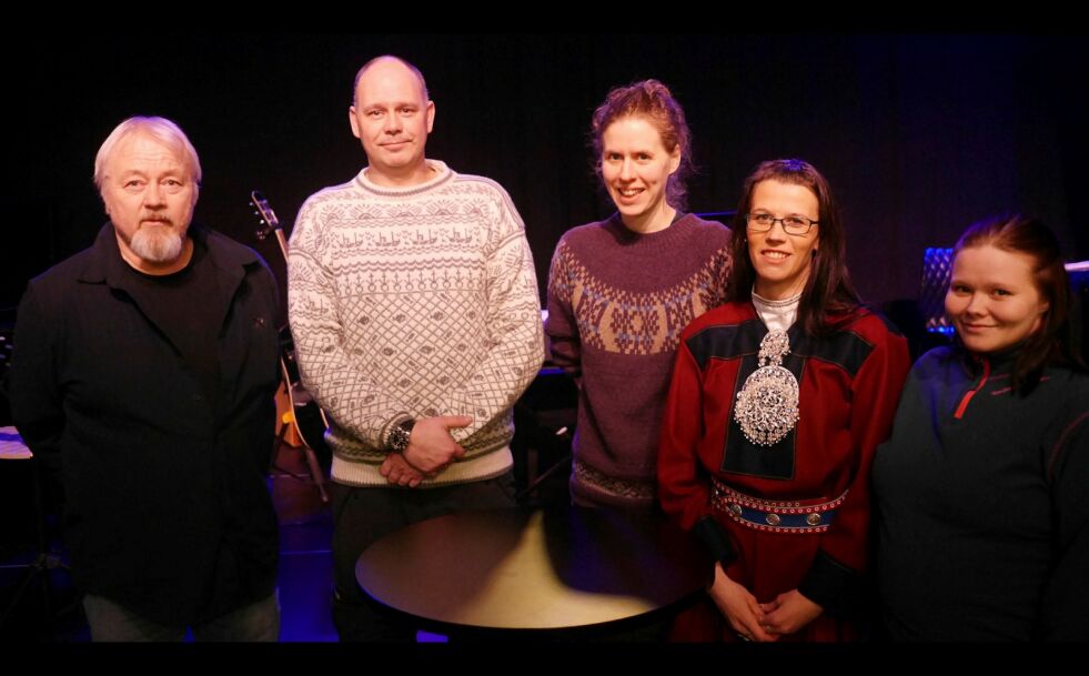 Her er  styret  i den nye organisasjonen Davvebiegga  Albmot - Nordavindsfolket. Fra venstre Johnny Andreassen (styremedlem), Torgrim Helgesen (styreleder), Kristine Tjåland Braut (styremedlem), Ann Kristin Samuelsen (nestleder) og Ida Josefsen (kasserer).