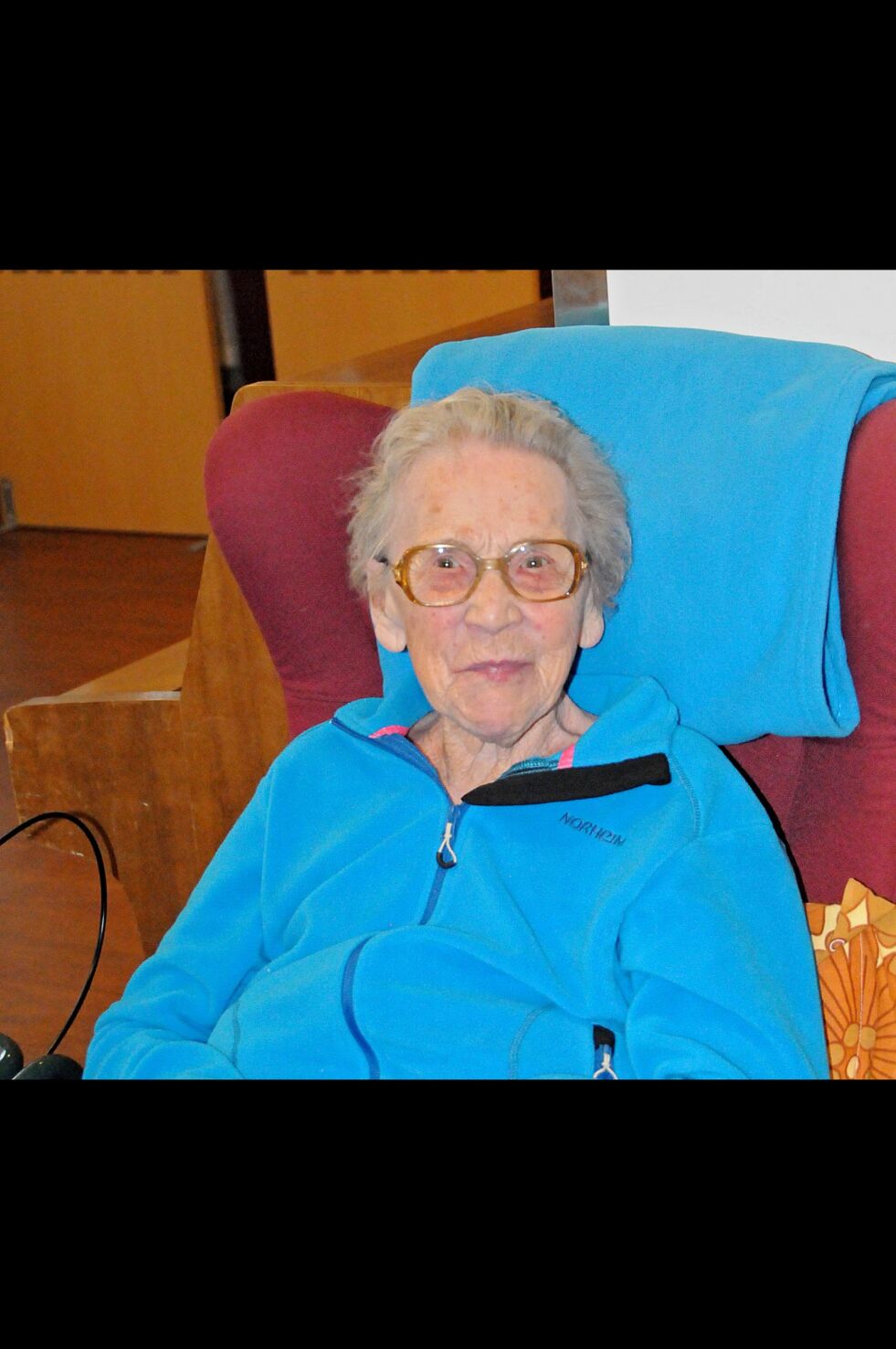 94 år gamle Olga Olsen på Wesselborgen elsker å se på sport og Farmen, men i yndlingskroken hennes er det kun mulig å se på russisk fjernsyn.
 Foto: Hallgeir Henriksen