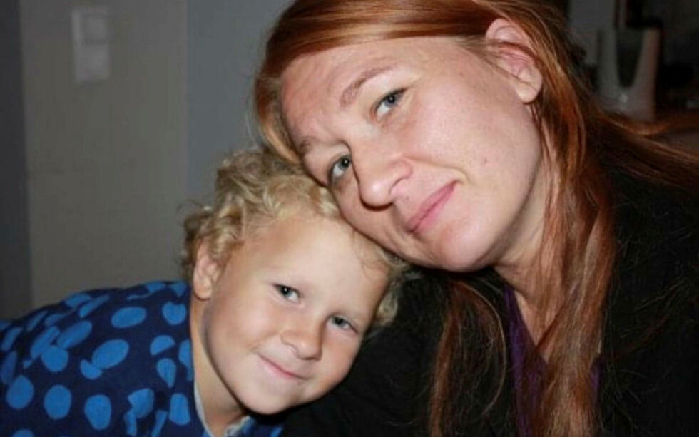 Elliot Finnestrand sammen med sin mor, Mia Finnestrand, da han var syv år. I dag er Elliot 17 år gammel.
 Foto: Privat