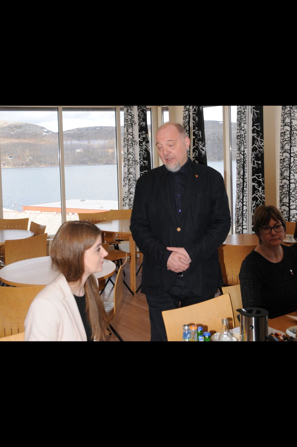 Her gir ordfører Rune Rafaelsen i klare ordelag uttrykk for sin skuffelse  til statsekretær Grethe Ellingsen over at kommunen, over to år, kun fikk 40 millioner i omstillingsmidler mot 120 omsøkte.
 Foto: Hallgeir Henriksen