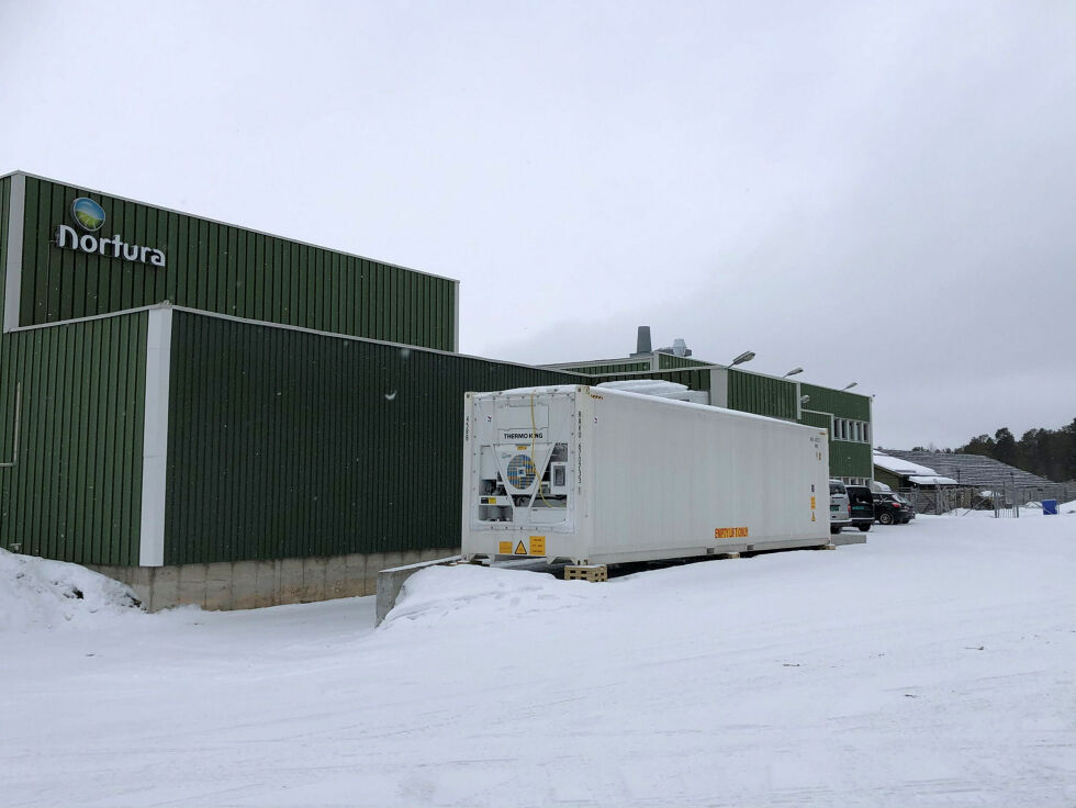 Nortura Karasjok har klaget på Mattilsynets vedtak. De mener det ikke er realistisk å forhindre at skitne slaktedyr ankommer slakteriet, og påpeker at de allerede har innført forbedrede rutiner og tiltak for å redusere problemet.
 Foto: Stein Torger Svala