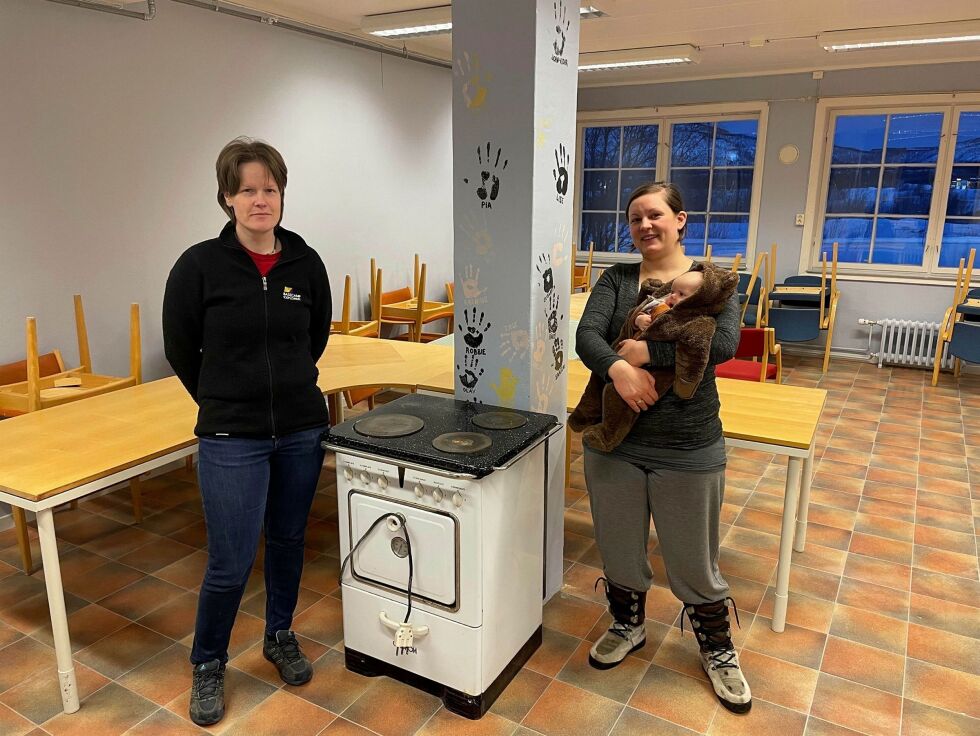 Thea Doris Mariela Hellman er vikarierende daglig leder mens daglig leder Mali Garthe Andersen er i mammapermisjon. 
– Jeg kom fordi jeg synes det var et spennende prosjekt. Spesielt denne interessen fra hele bygda, sier Hellman.
 Foto: Hannah Persen
