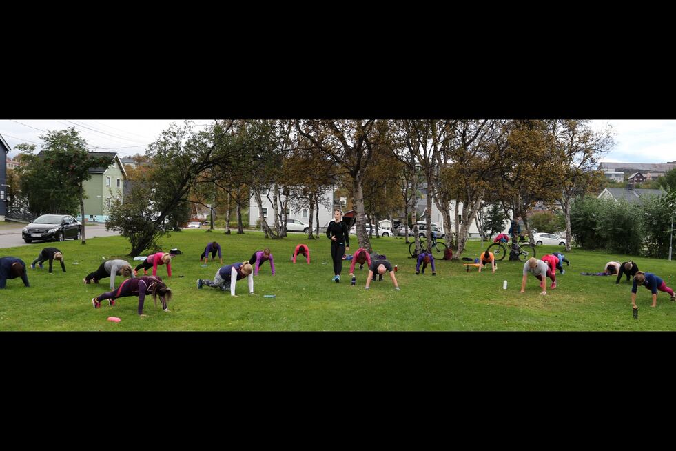 Ingen tvil om at damene er tøffe og deltar i bootcamptrening. Personlig trener Mikkelborg, skulle gjerne ønske hun så litt flere tøffe gutter delta også.
 Foto: Silje L Kvammen