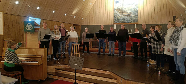 «Kyrie Eleison» og knallgrønne skosåler