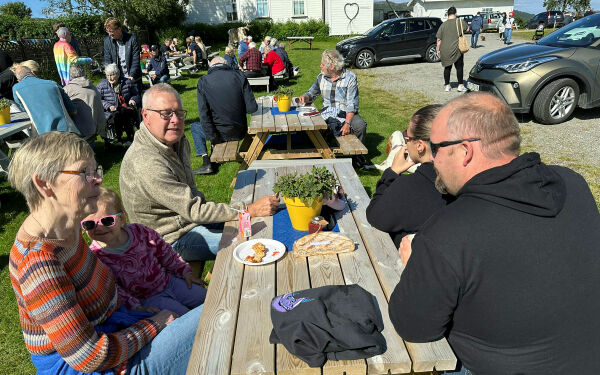 Hobbybua i Jarfjord er blitt et viktig samlingspunkt