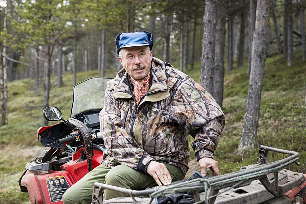Klemet Amund Eira er hedret for sin innsats gjennom flere tiår med å fremme den samiske idretten, reinkappkjøring.
 Foto: Frøydis Falch Urbye