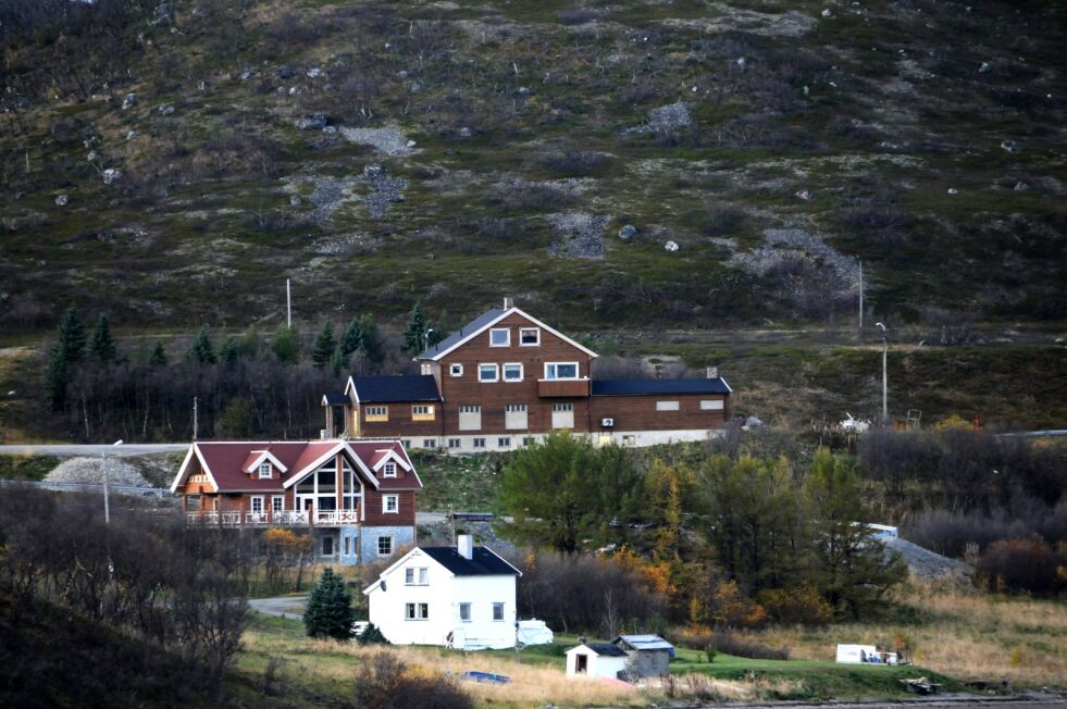 Vitos bygg ved Vágge-krysset i den gamle Gunnari-butikken er et solid landemerke i Bugøyfjord.
 Foto: Hallgeir Henriksen