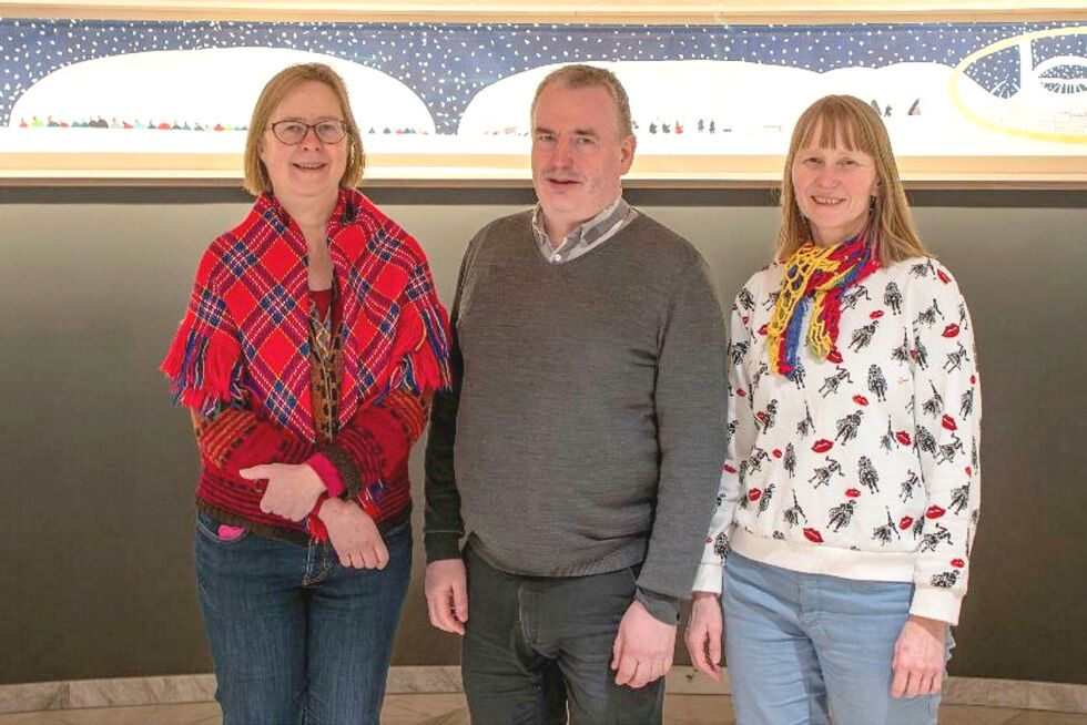 Professor i samisk språkvitenskap, Lene Antonsen, professor Trond Trosterud og førsteamanuensis Lill Tove Fredriksen ved UiTs institutt for språk og litteratur, er stolt over å kunne tilby masteremner spesielt tilpasset sør- og lulesamiske studenter.
 Foto: JAKOB BJØRVIG HENRIKSEN / UIT